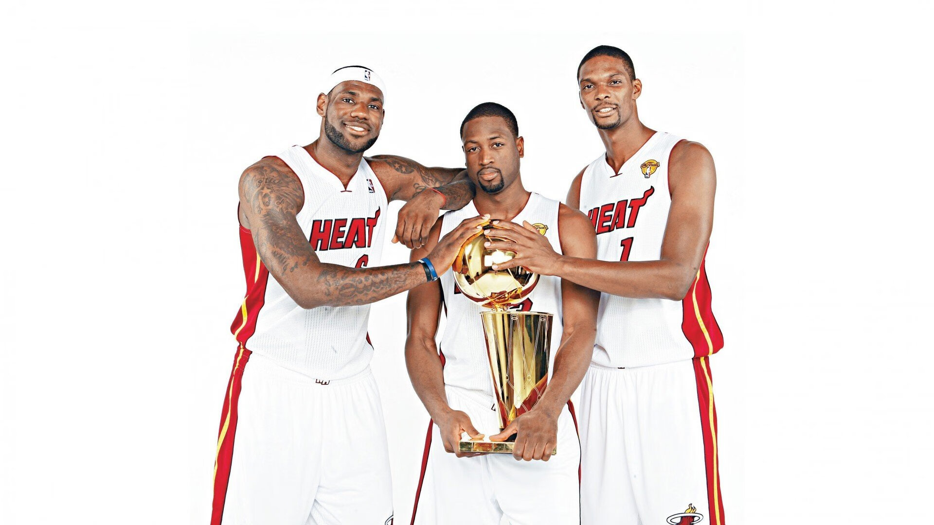 持球突破型球员如何避免进攻犯规，持球突破时防守人哪些动作是犯规的